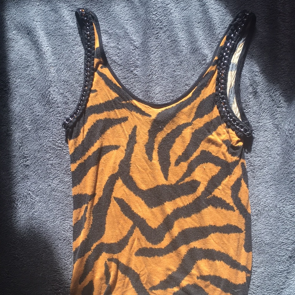 ⭐️5 for 22⭐️ zebra print tank top with chain arms
